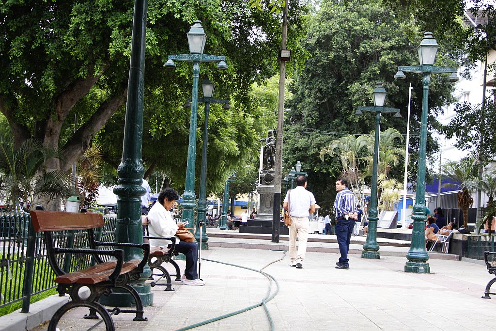 Comerciantes del Centro Histórico temen cierre de sus negocios por obras de pistas y drenaje