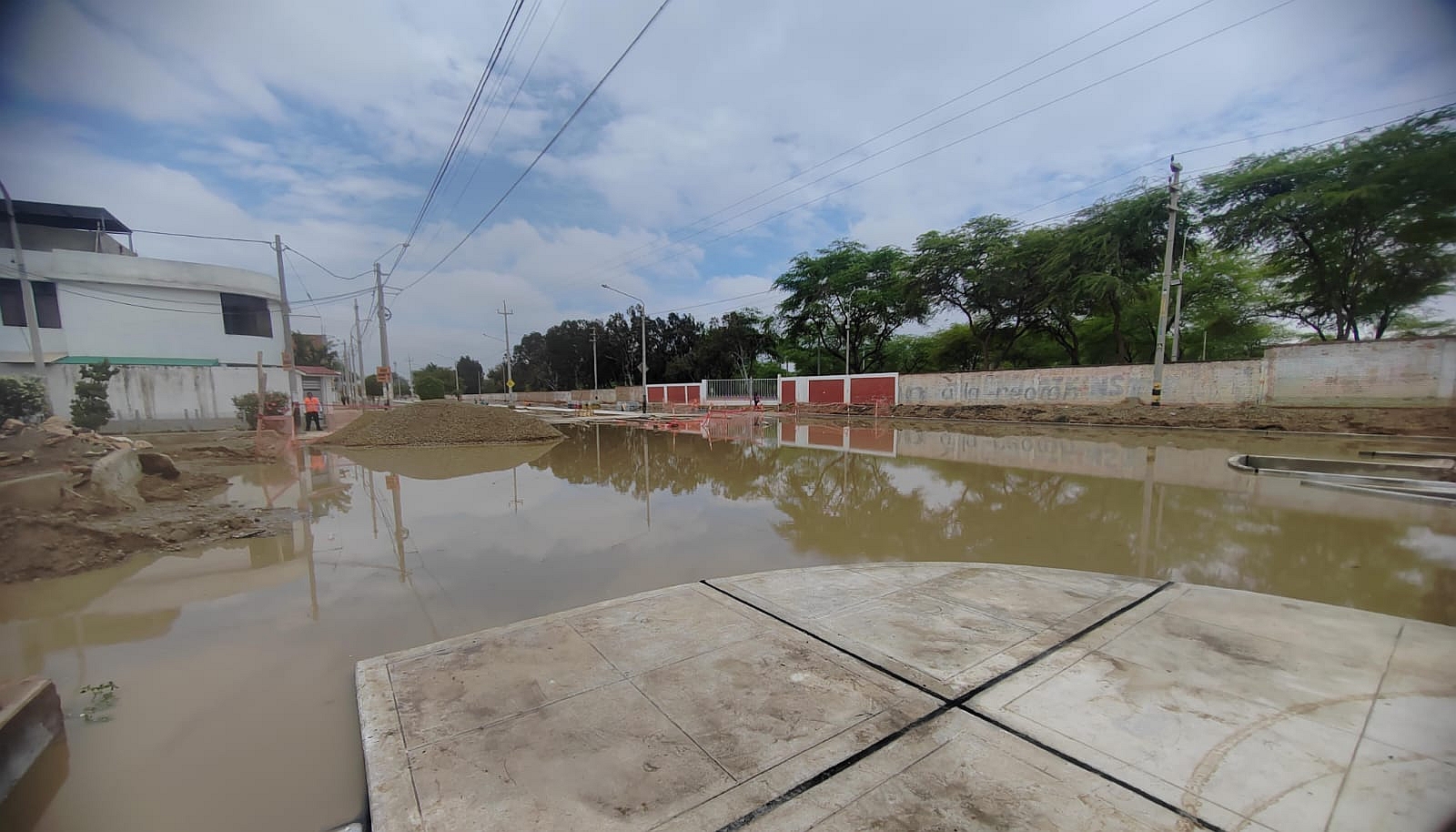Obra de más de S/ 40 millones se inunda con lluvia moderada 