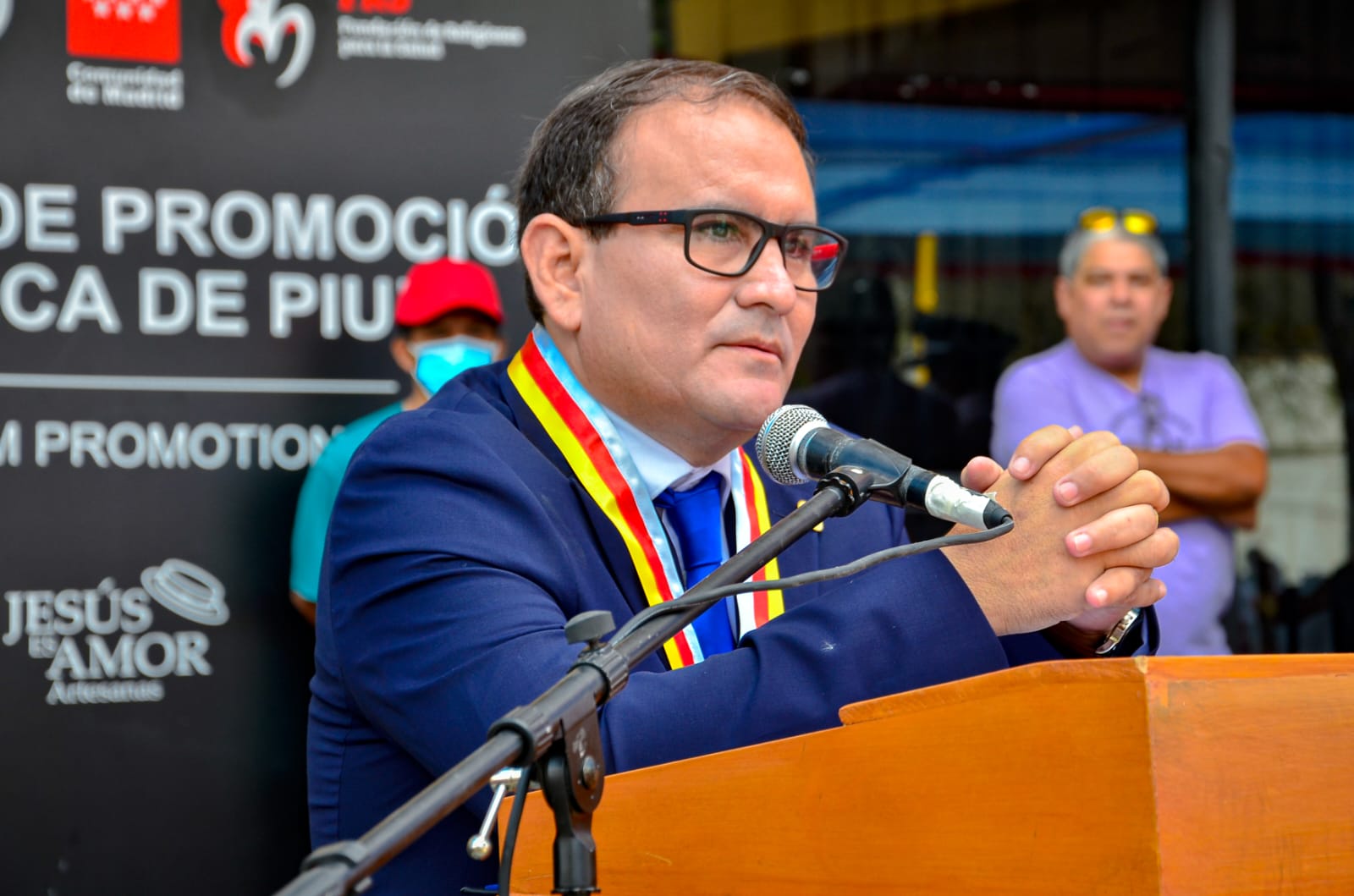 Gabriel Madrid Orué, alcalde provincial de Piura, enfrenta un complejo escenario legal y político tras una condena judicial en primera instancia por violencia familiar, que pone en riesgo sus aspiraciones al Gobierno Regional en las elecciones de 2026.