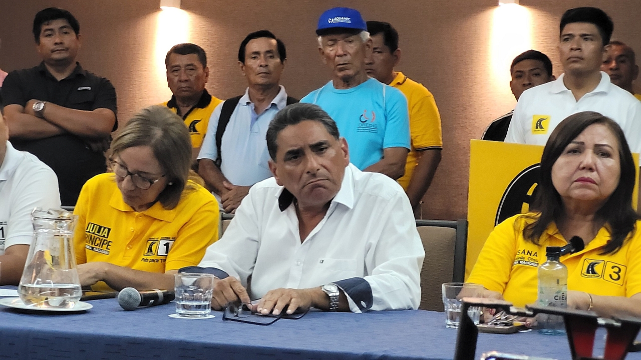 Candidato Carlos Álvarez niega haber terruqueado protestas contra Dina Boluarte, pese a videos