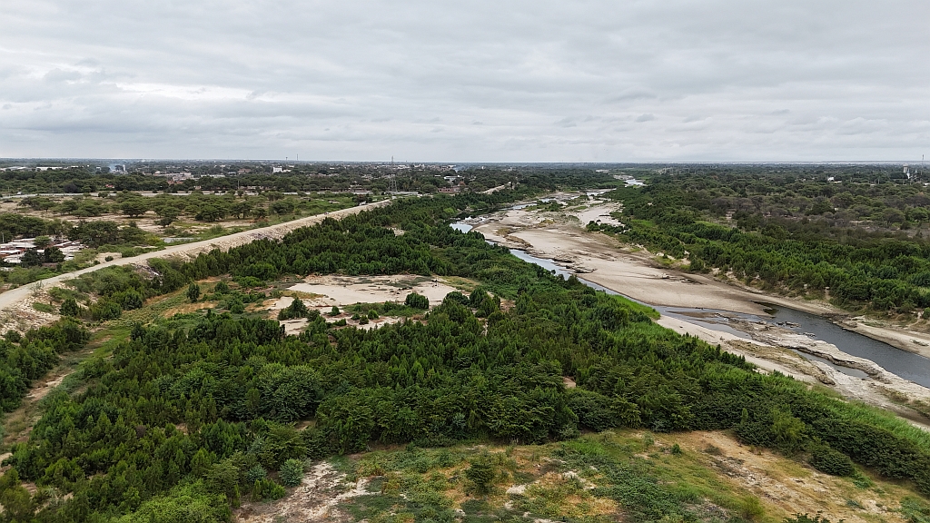 Rio Piura colmatado en el Bajo Piura